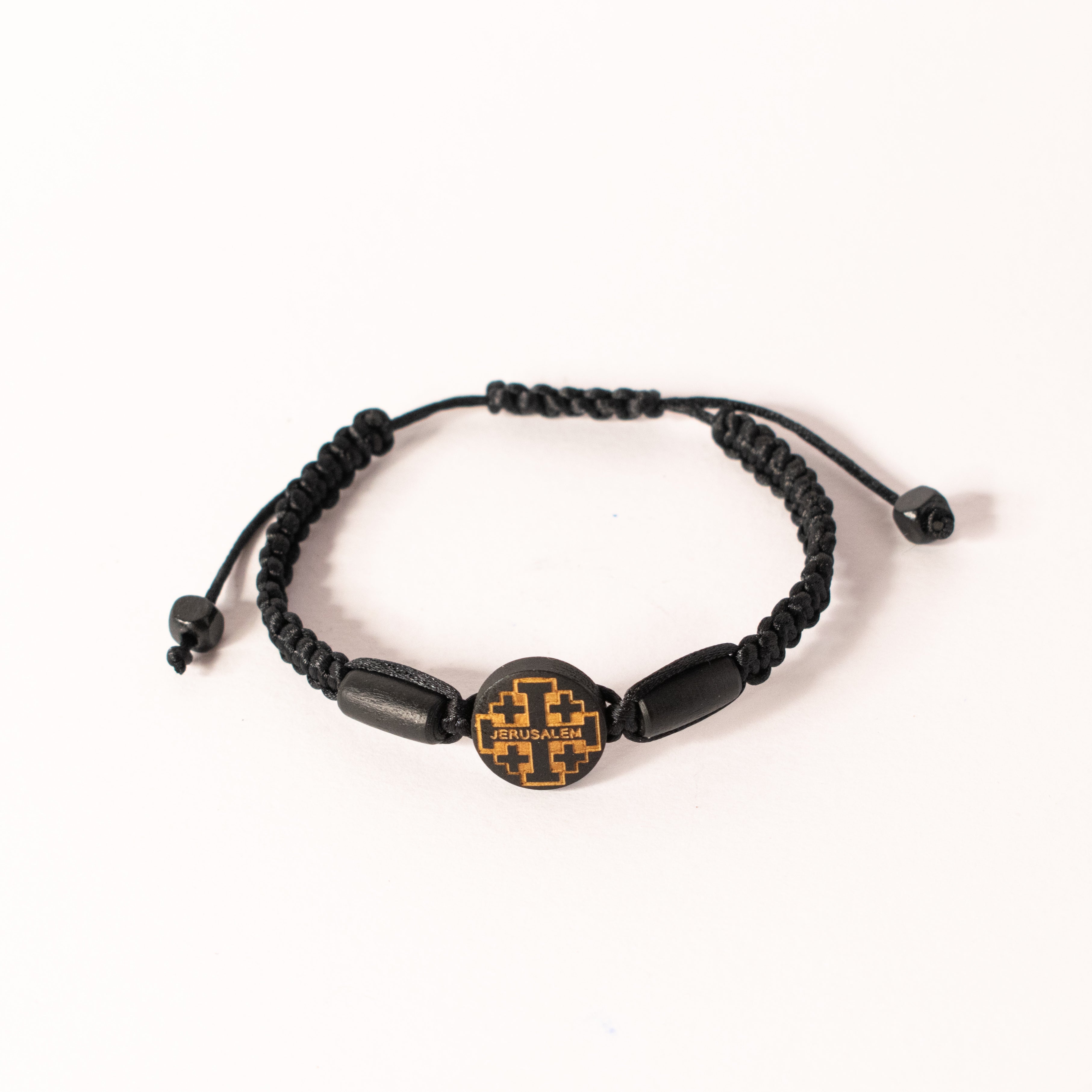 Brățară Reglabilă Neagră cu Crucea Ierusalimului – Protecție și Credință