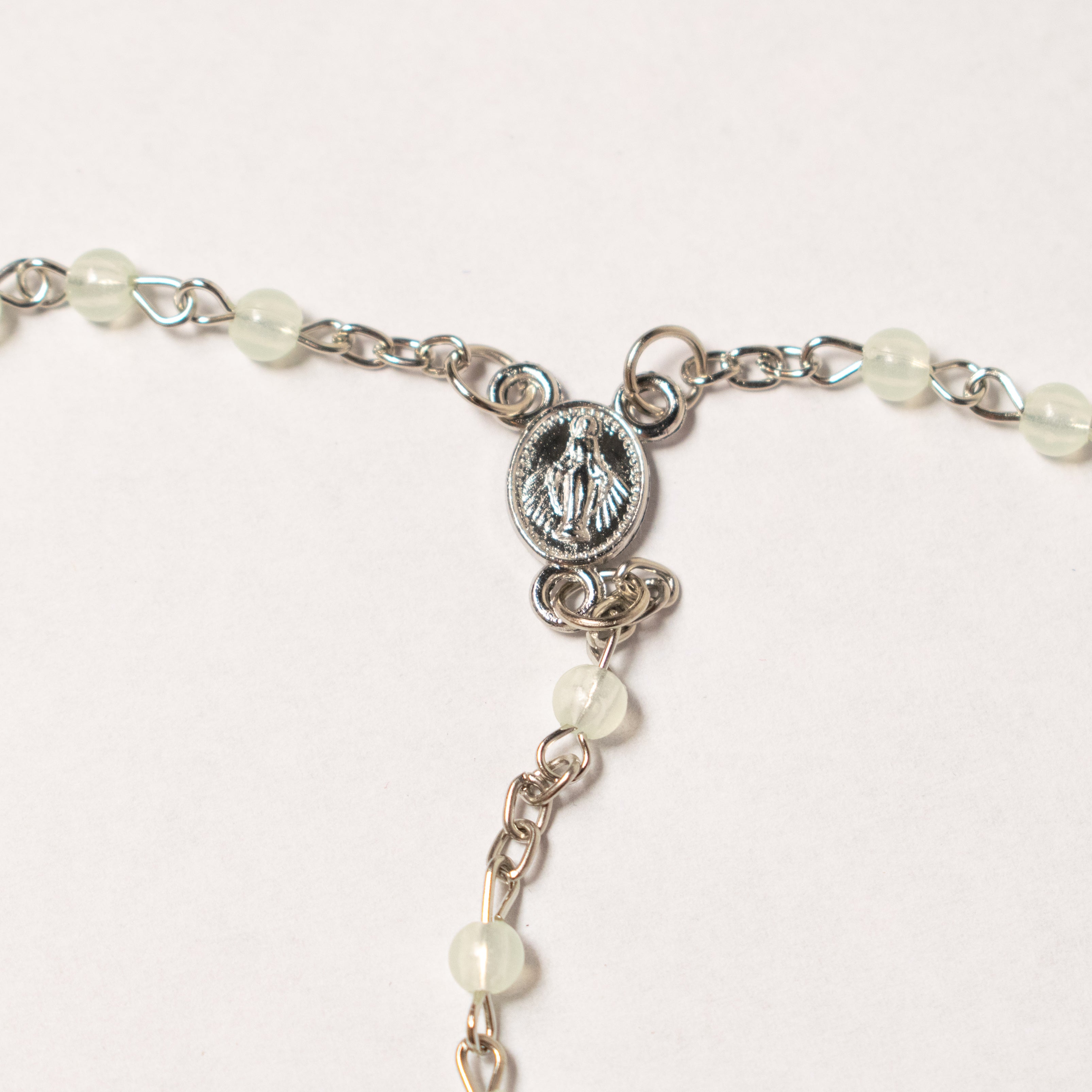 Colier cu Cruce și Mărgele albe de Protectie – Ierusalim