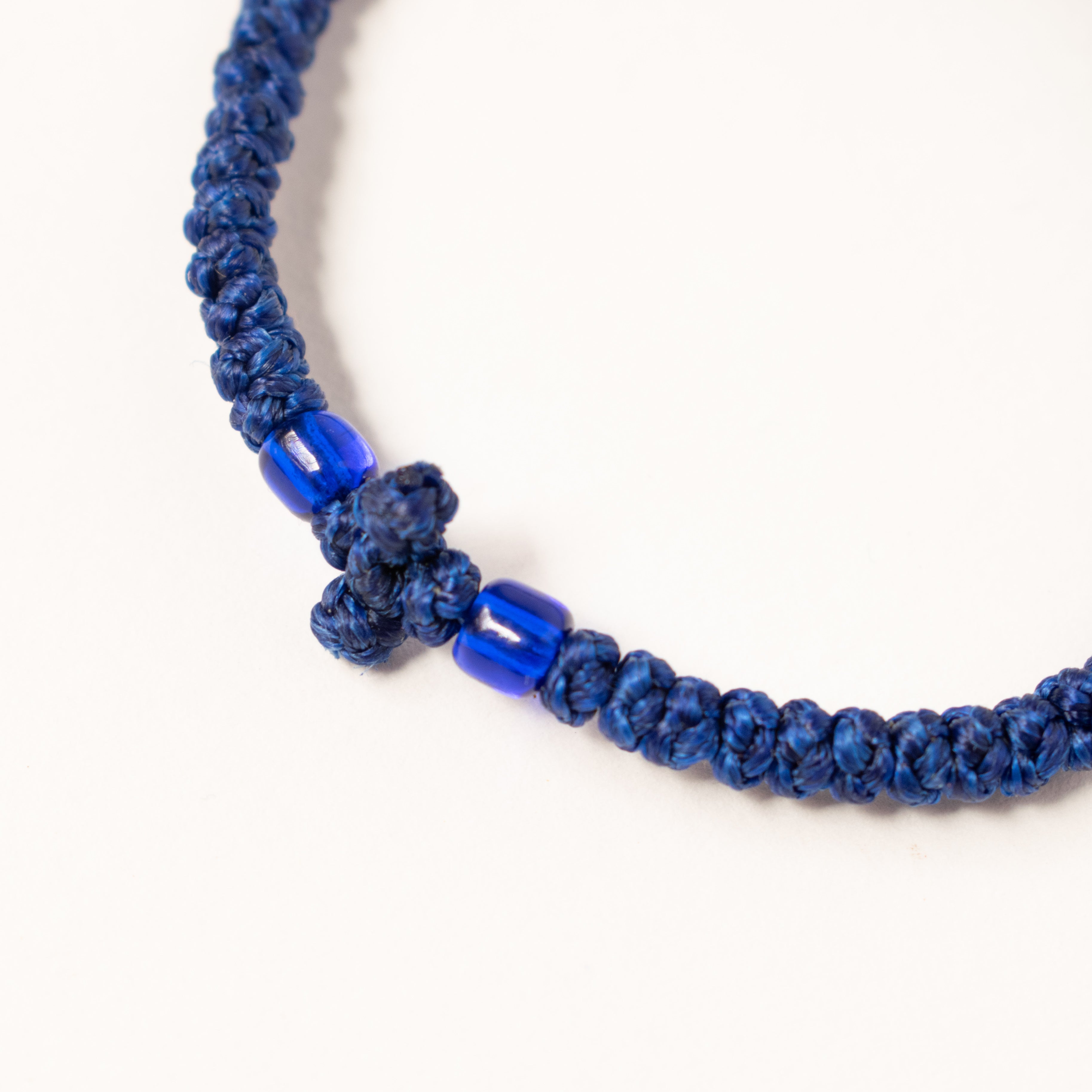 Brățară Albastră Împletită – Simbol al Păcii, Credinței și Protecției