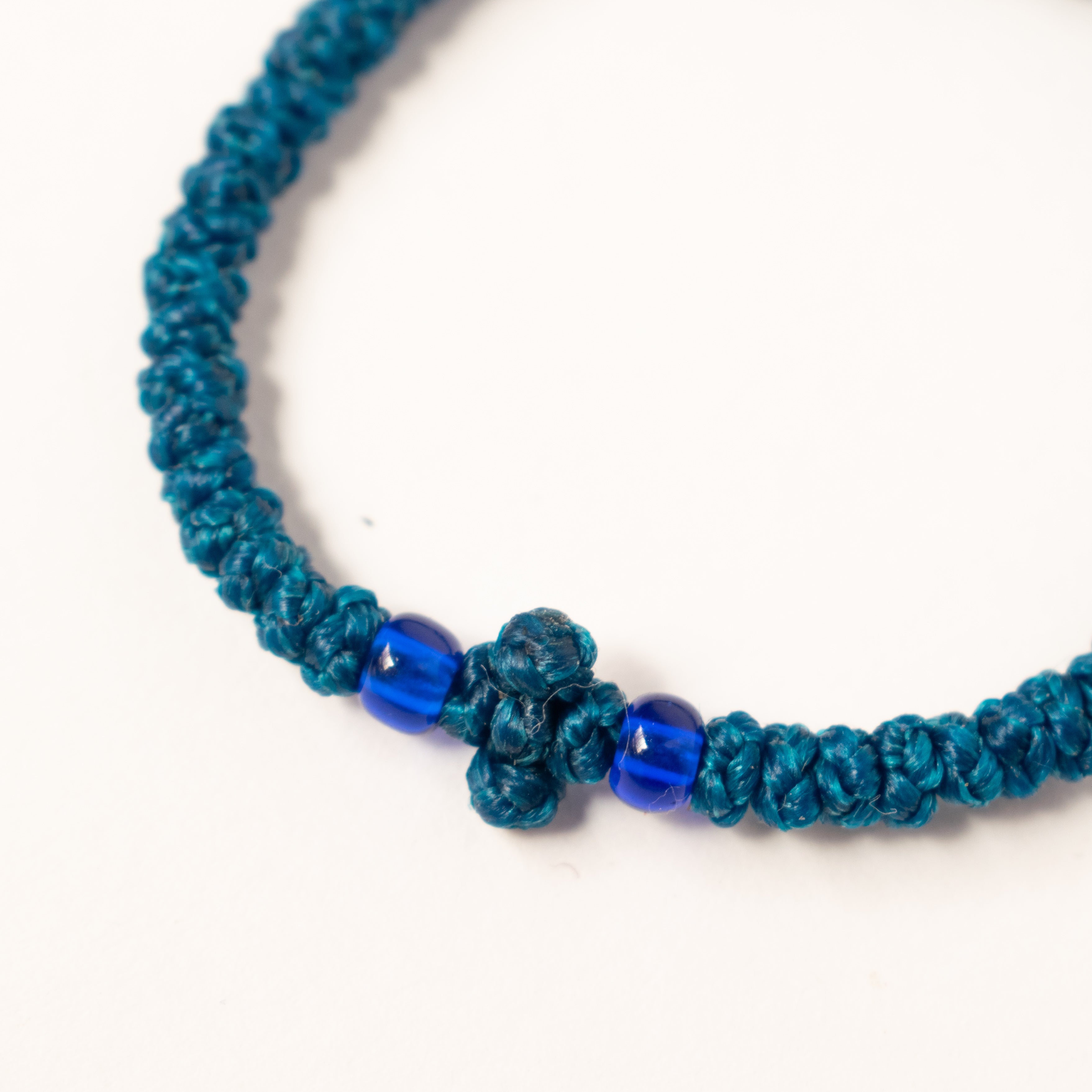 Brățară Albastru Regal Împletită – Simbol al Înțelepciunii, Păcii și Protecției