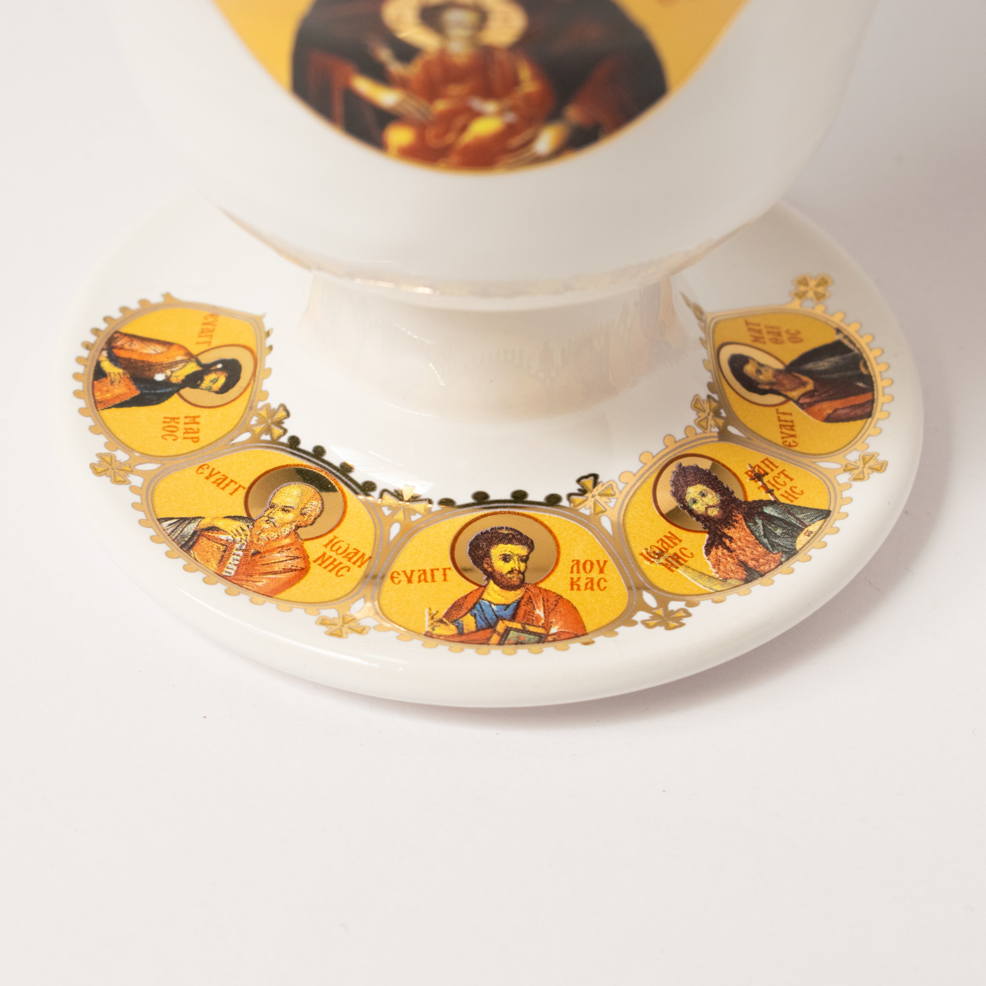 Suport din Ceramică pentru mănuchiul celor de 33 de Lumânări – Decorat cu Icoana Maicii Domnului și Sfinți