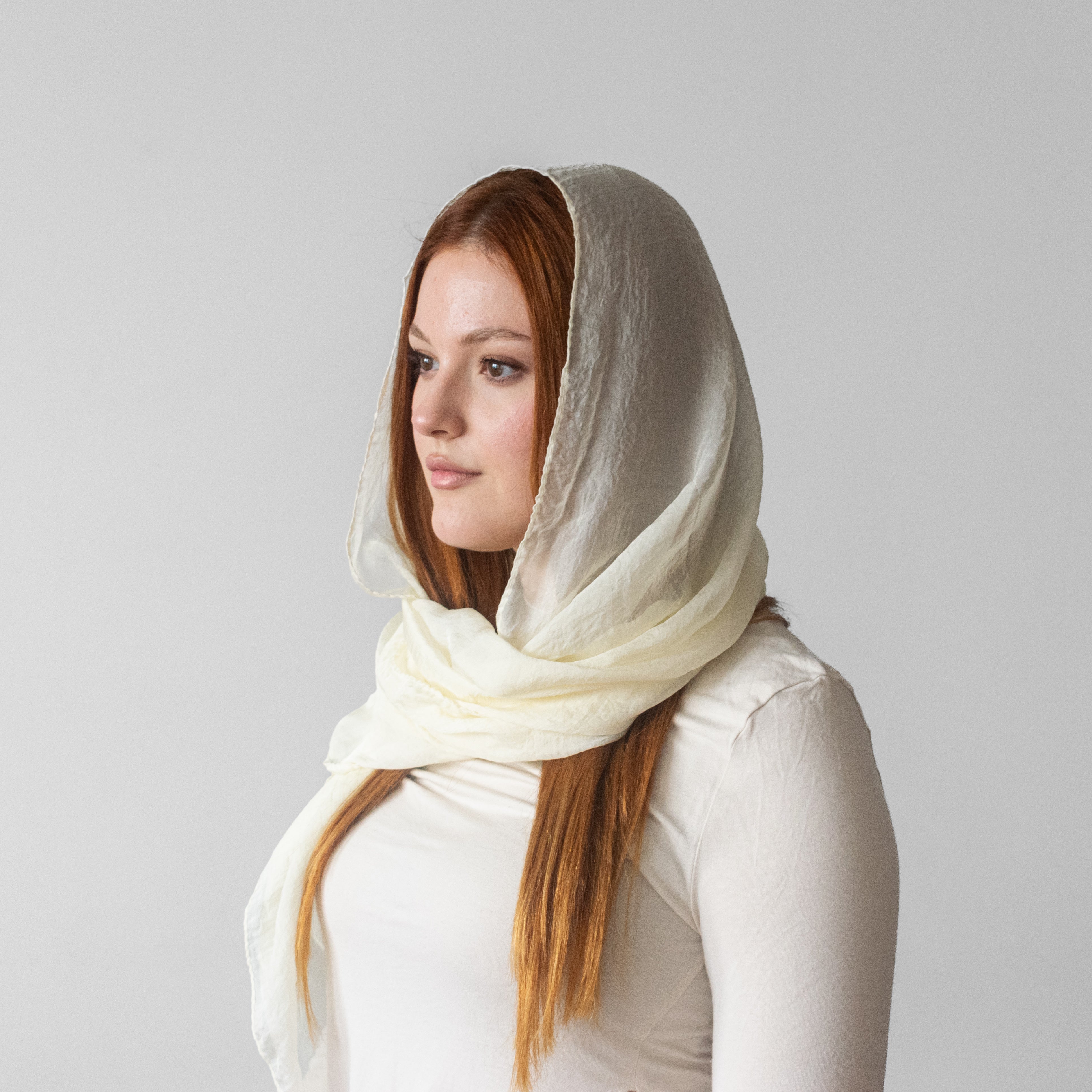 Eșarfă Elegantă Galben Vanilie – Binecuvântată în Țara Sfântă – Șal Delicat pentru Purtare Zilnică sau Rugăciune