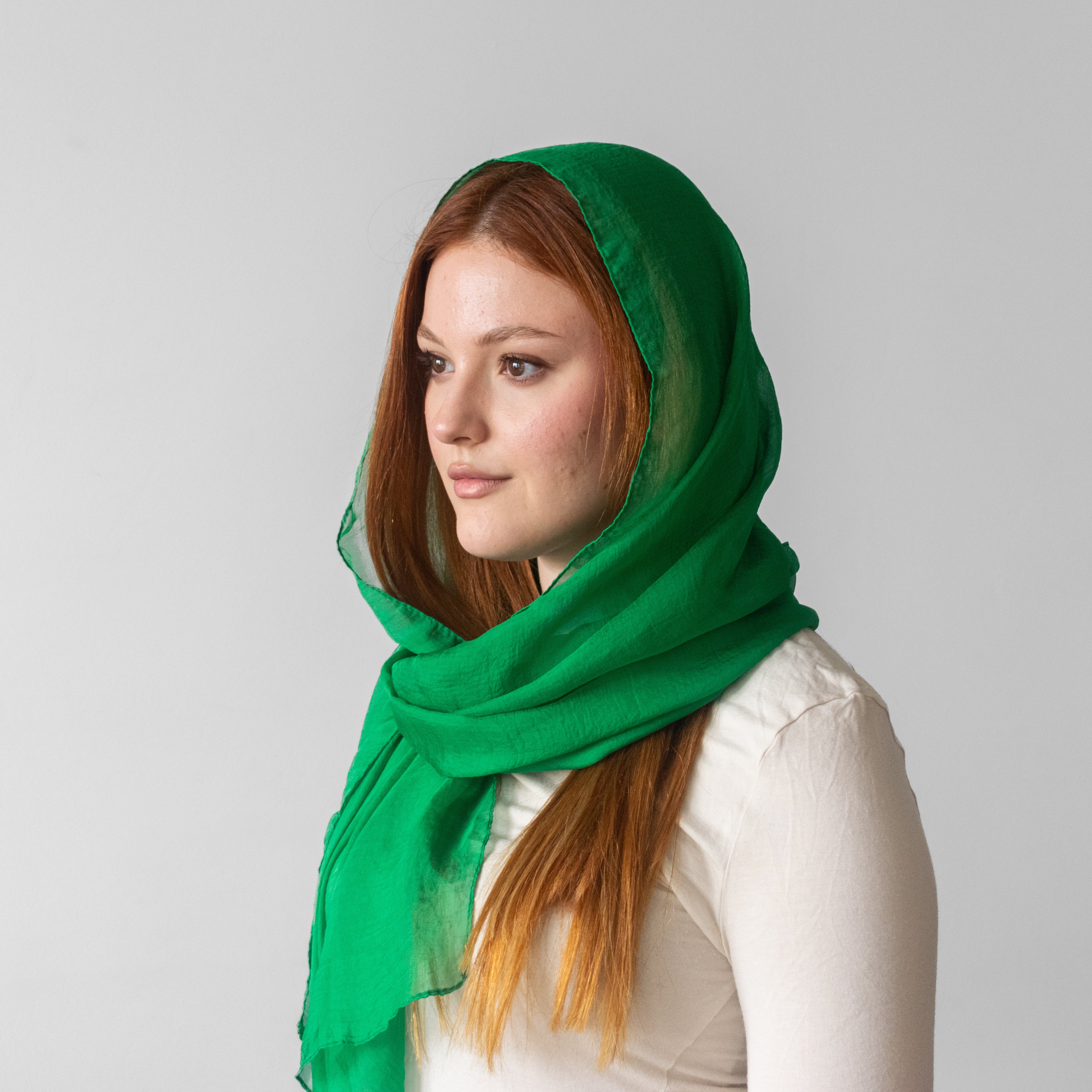 Eșarfă Elegantă Verde Smarald – Binecuvântată în Țara Sfântă– Șal Delicat pentru Purtare Zilnică sau Rugăciune