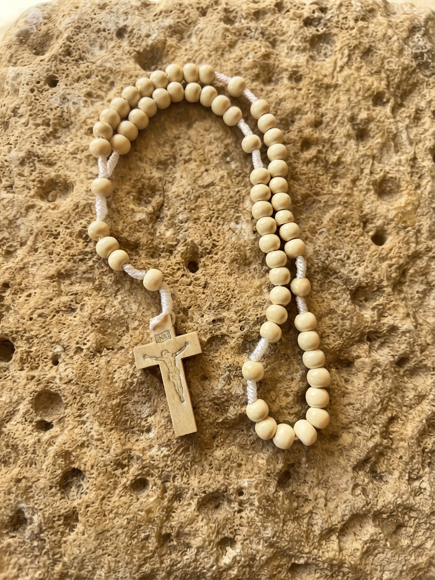 Metanier Alb din Lemn de Măslin cu Crucifix – Sfințit în Ierusalim – pentru Rugăciune și Mașină