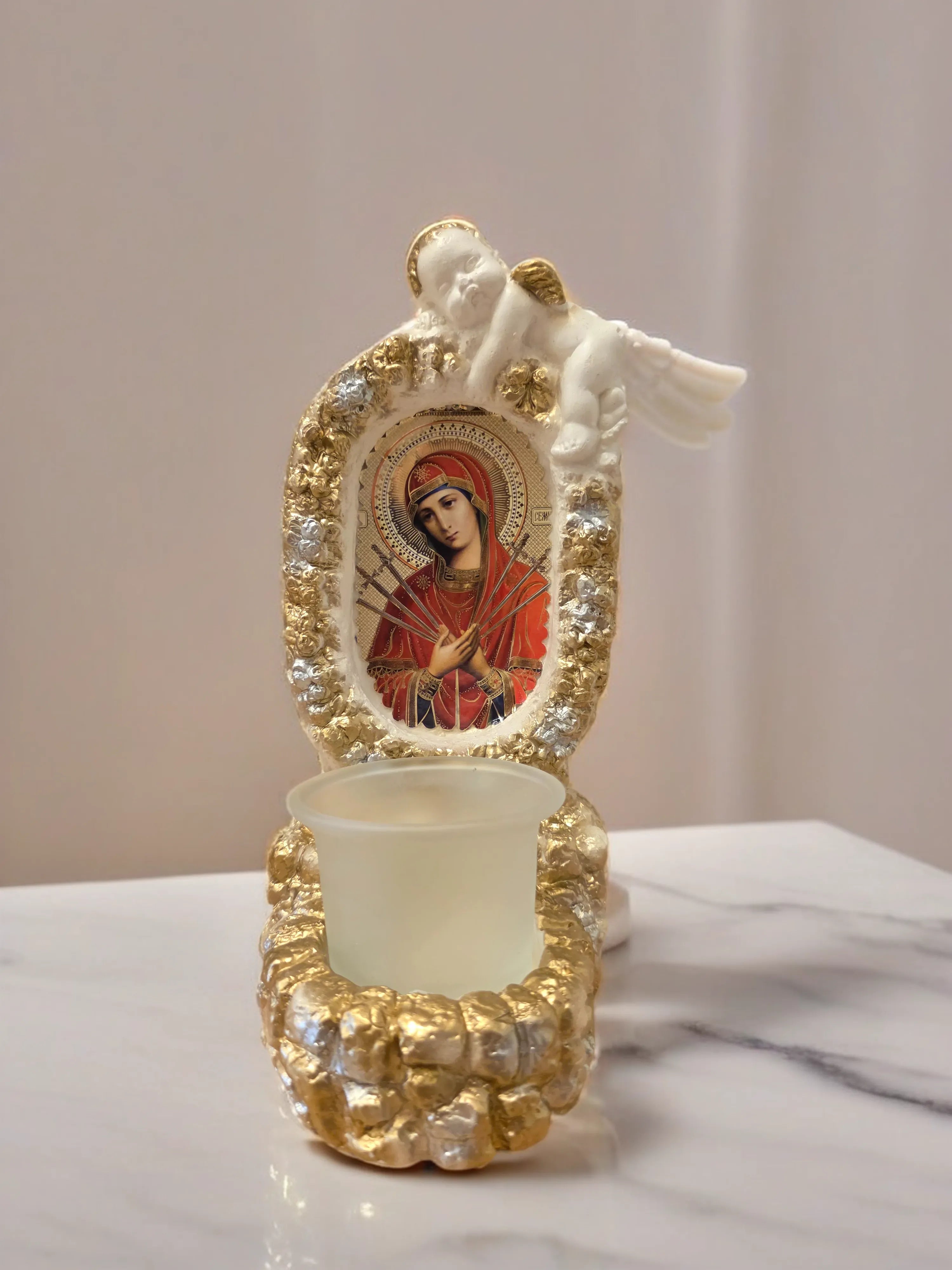 Candelă „Maica Domnului” cu Îngeraș – Obiect de Rugăciune și Binecuvântare