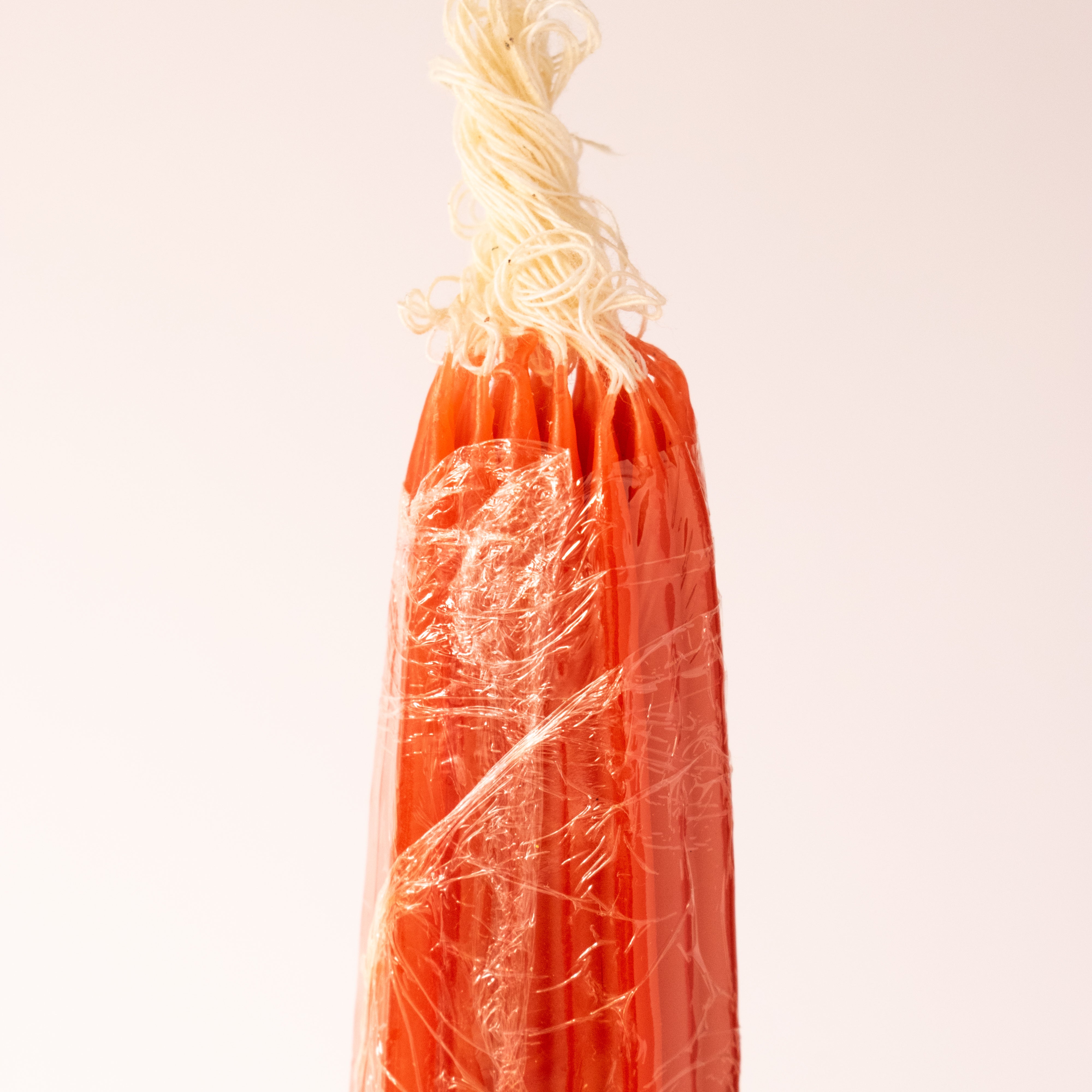 33 de Lumânări Roșii din Ierusalim – Simbol al Jertfei Mântuitorului și Protecției Divine