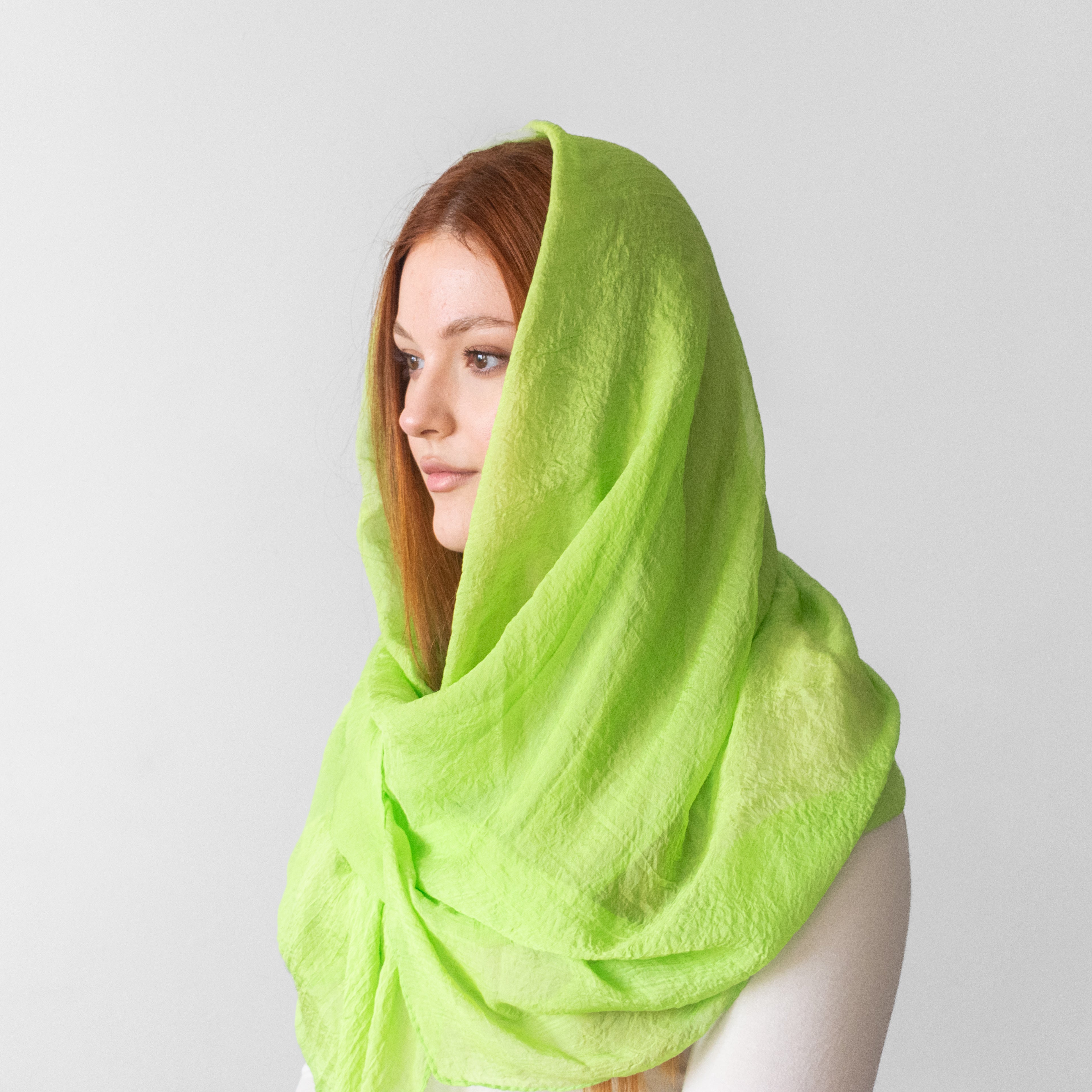 Eșarfă Elegantă Verde Primavara – Binecuvântată în Țara Sfântă – Șal Delicat pentru Purtare Zilnică sau Rugăciune