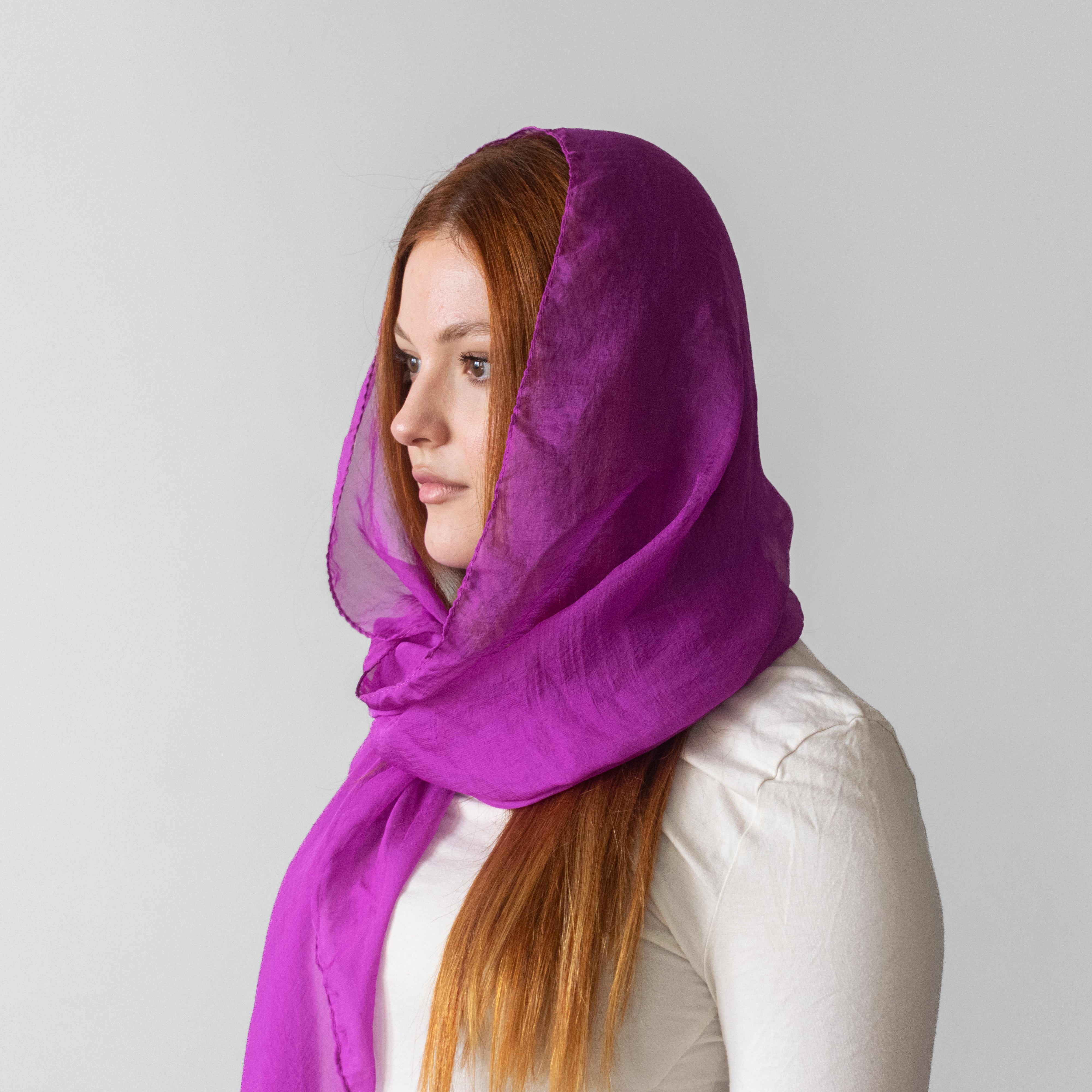 Eșarfă Elegantă Violet Regal – Binecuvântată în Țara Sfântă – Șal Delicat pentru Purtare Zilnică sau Rugăciune