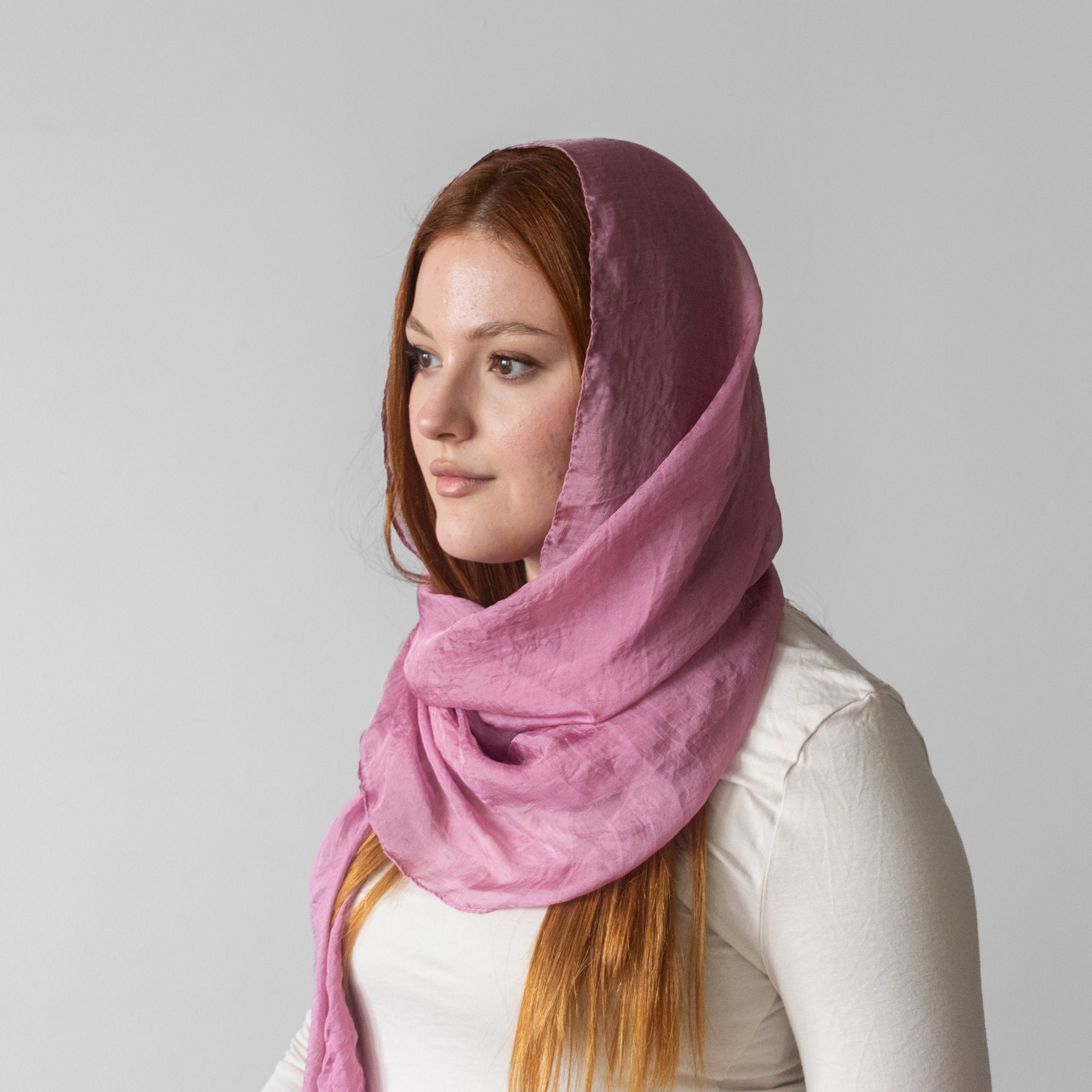 Eșarfă Elegantă Roz Trandafiriu – Binecuvântată în Țara Sfântă – Șal Delicat pentru Purtare Zilnică sau Rugăciune