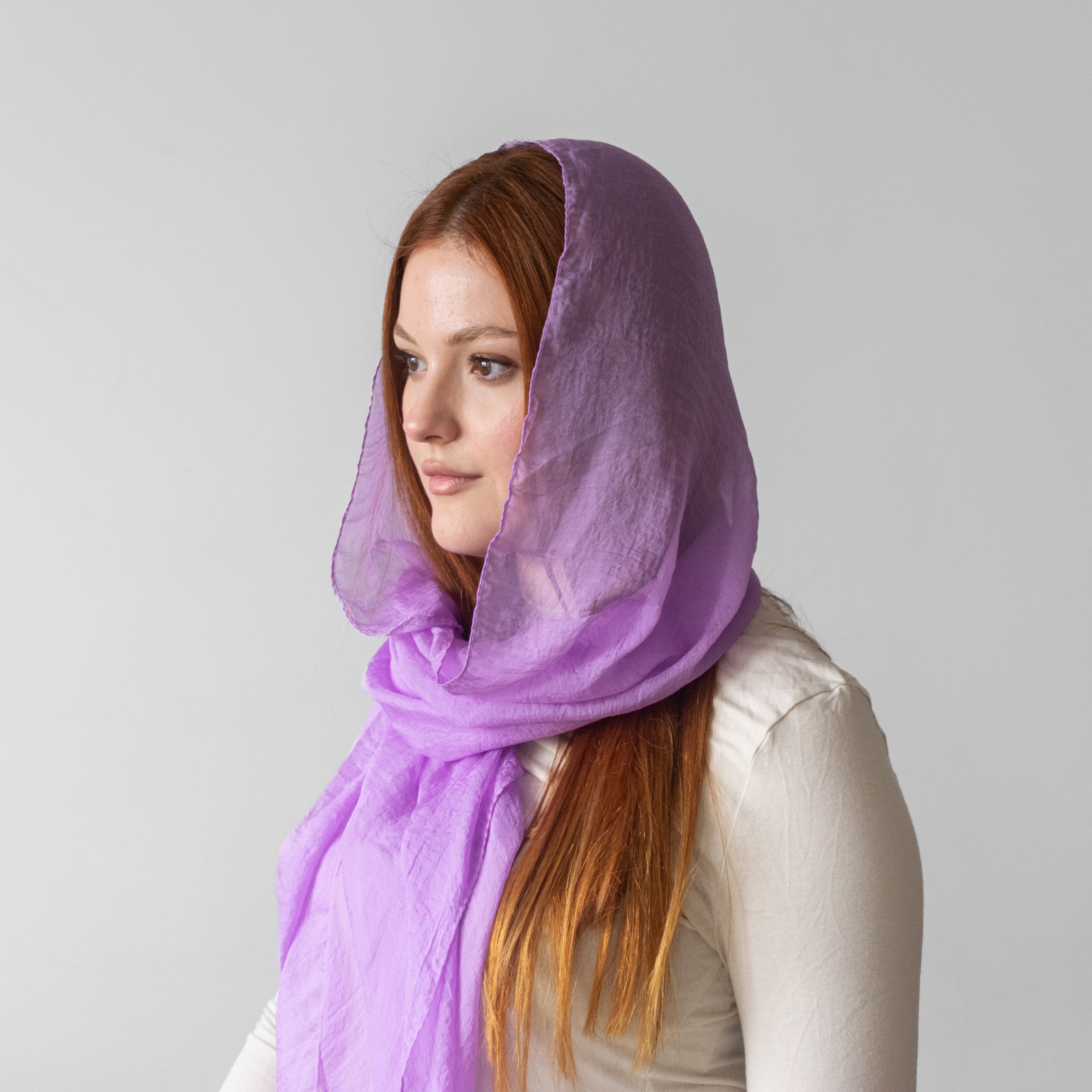 Eșarfă Elegantă Mov Lavandă – Binecuvântată în Țara Sfântă – Șal Delicat pentru Purtare Zilnică sau Rugăciune