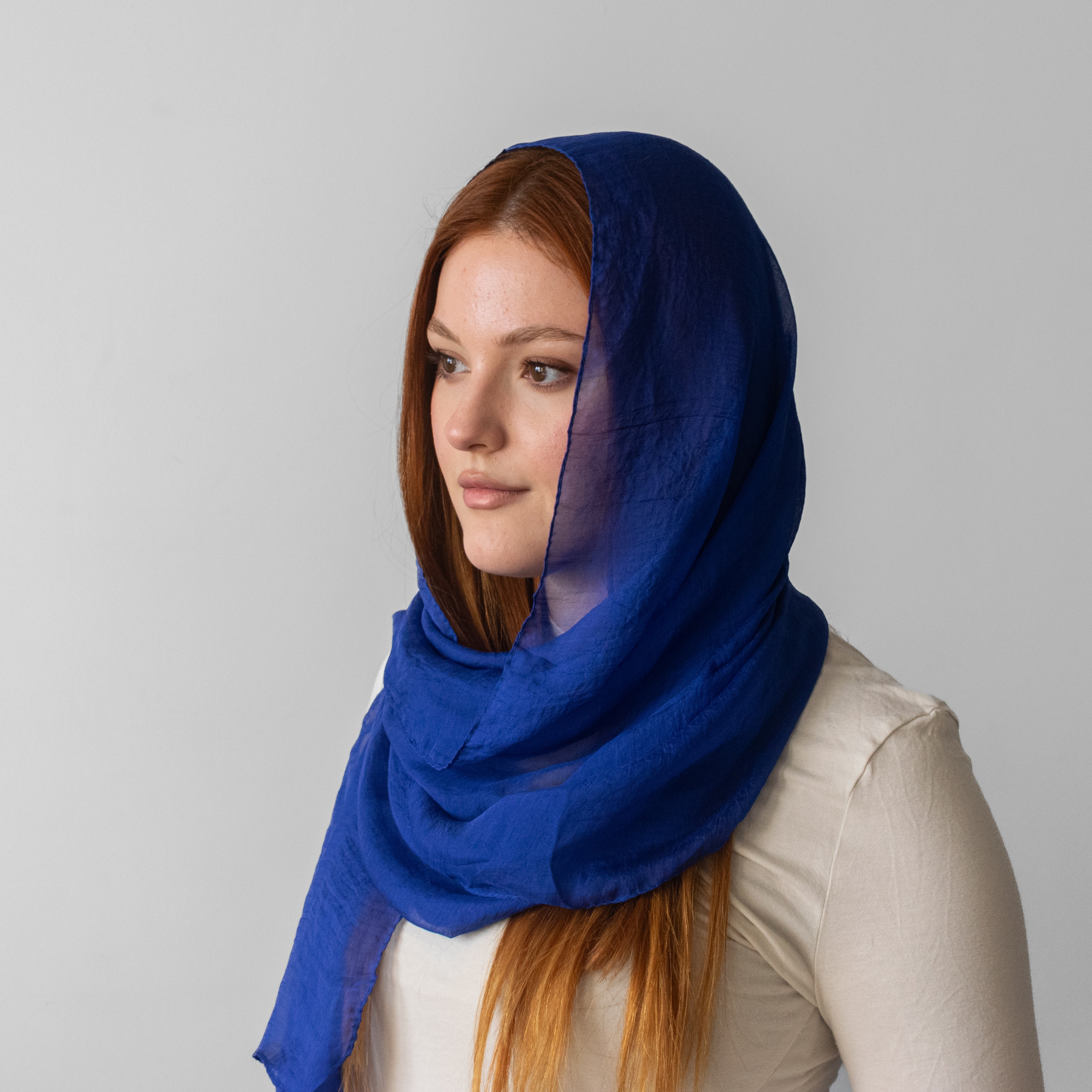 Eșarfă Elegantă Albastru Regal – Binecuvântată în Țara Sfântă – Șal Delicat pentru Ținută sau Rugăciune