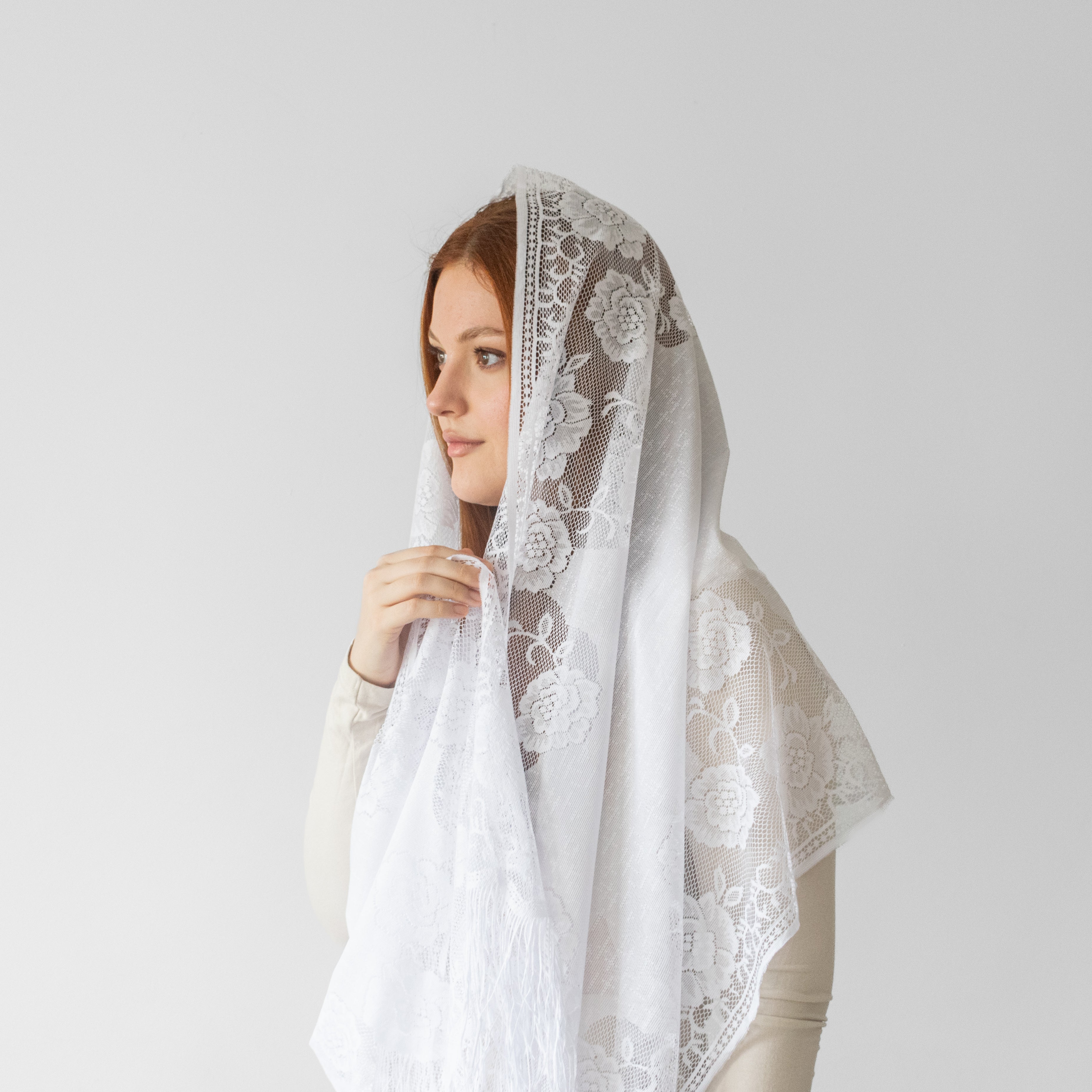 Șal Elegant Alb – Binecuvântat în Țara Sfântă – Șal Delicat cu Dantelă pentru Purtare Zilnică sau Rugăciune